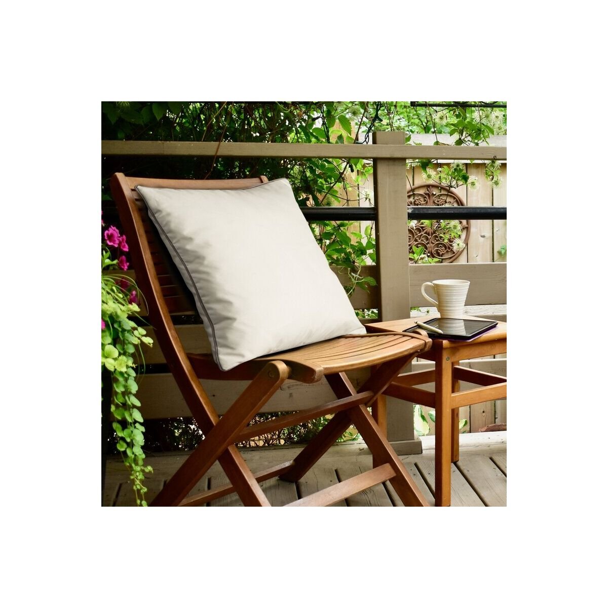 Dekoratiivpadja Kate Garden, 45 x 45 cm, Helebeež