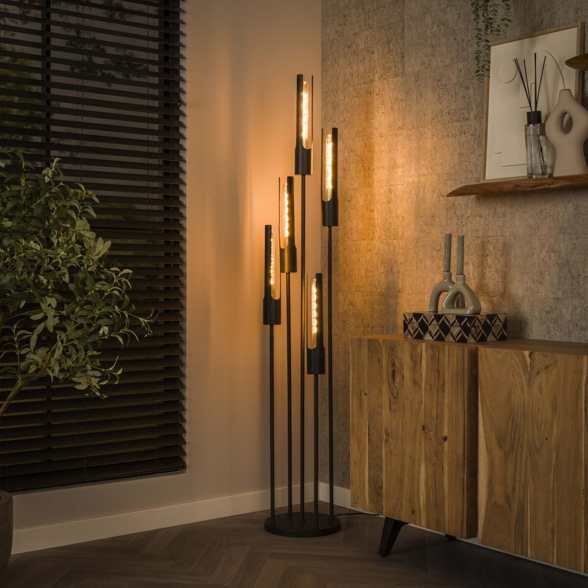Tube astmeline 5-pirniga põrandalamp – Artic black