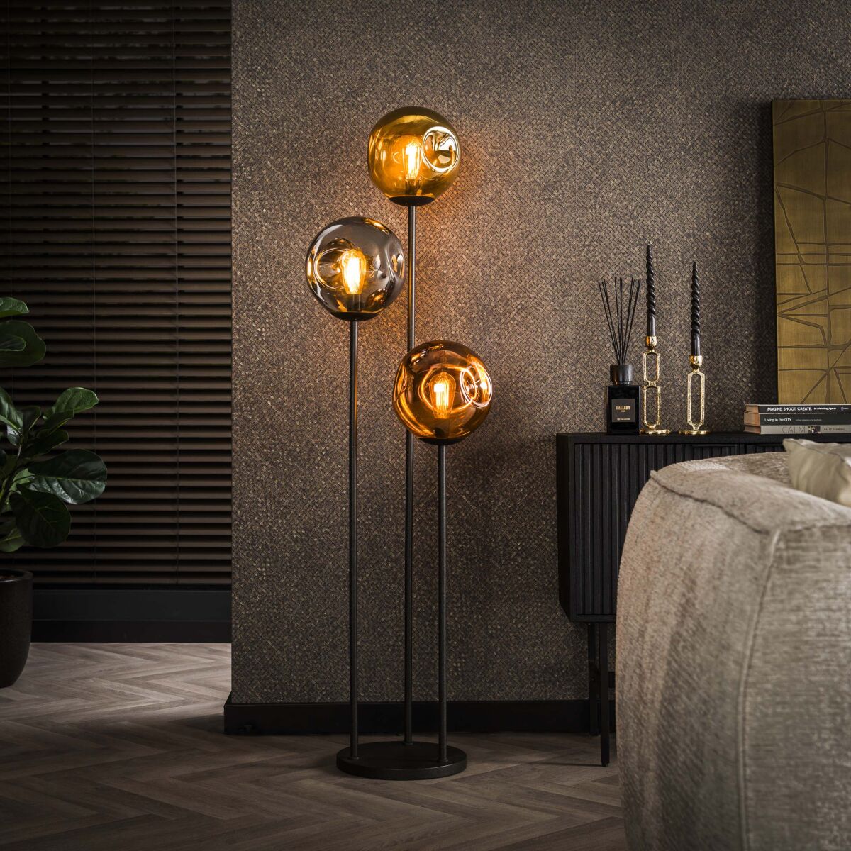 Stellar astmeline 3-tuleline põrandalamp – Artic black