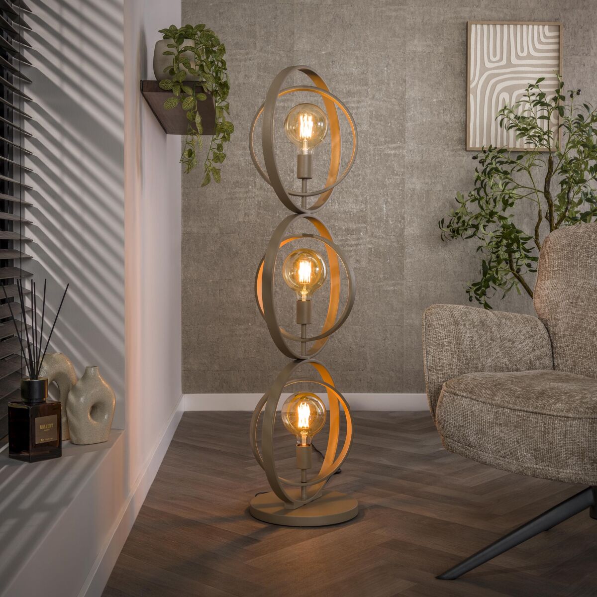 Turn Around 3-tulega põrandalamp – Beige
