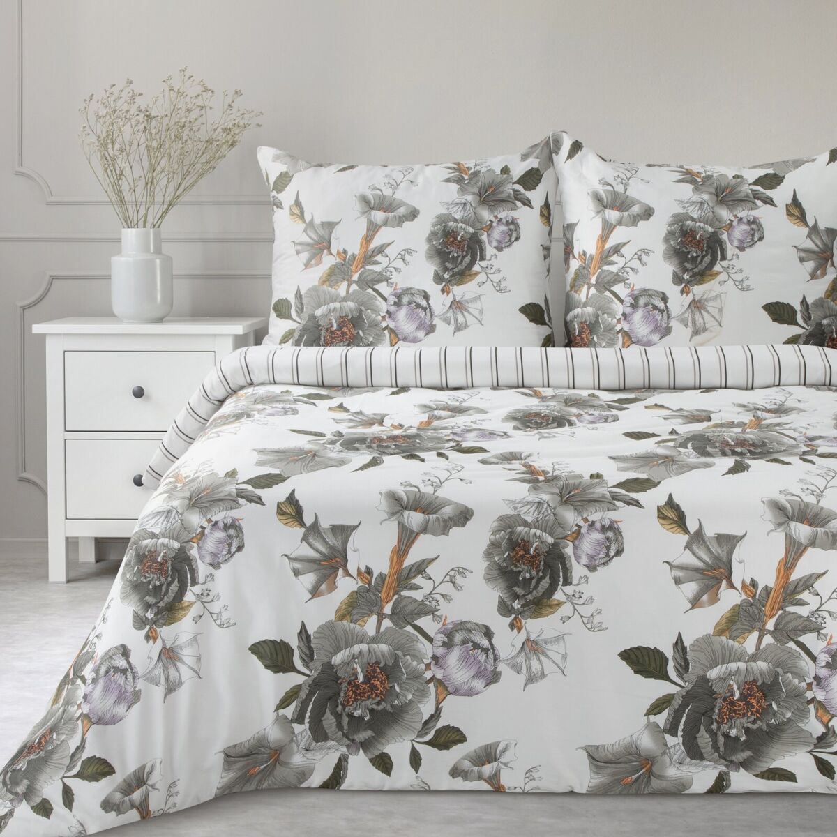 Satin Bedding Set “Spring 39” in White – 140 x 200 cm